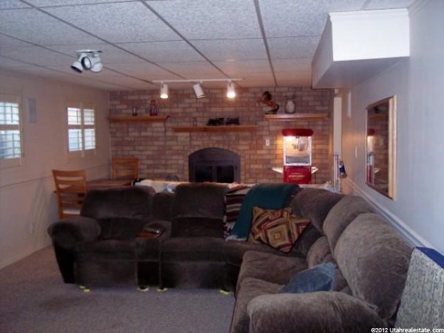 31 S Whitesides St, Layton, UT 84041 — photo 9