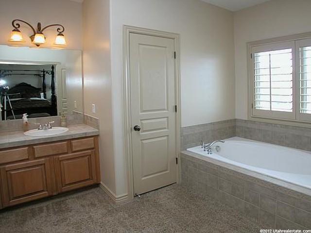 4595 Spring Meadow Dr, Bountiful, UT 84010 — photo 9