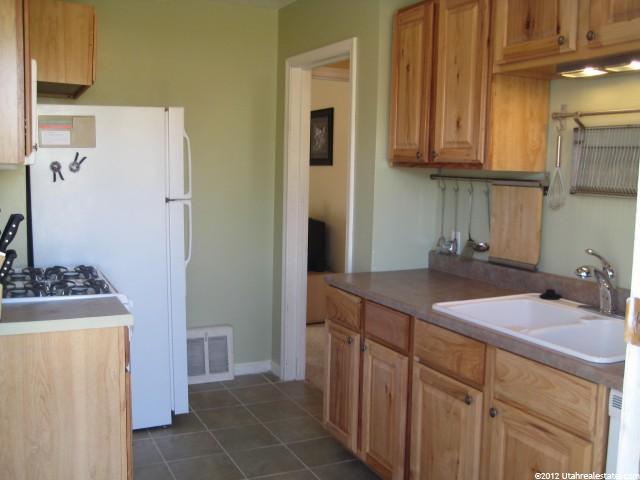 143 S Ross Dr E, Clearfield, UT 84015 — photo 4