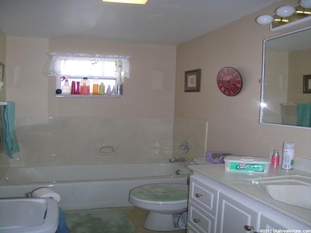 259 E 100 N, Bicknell, UT 84715 — photo 6