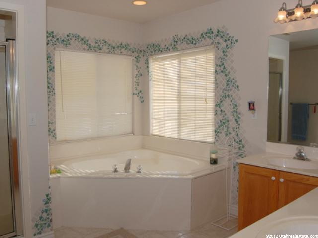 3810 Evergreen Dr, Pleasant View, UT 84414 — photo 4