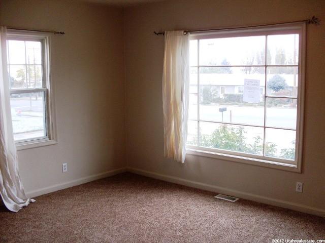 571 W 1800 N, Clinton, UT 84015 — photo 2