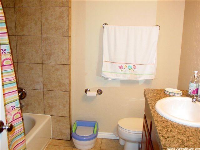 270 E Brentwood Cir, Bountiful, UT 84010 — photo 6