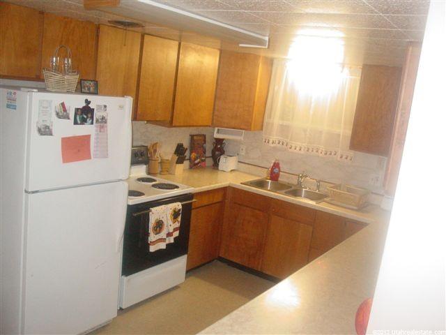 270 E Brentwood Cir, Bountiful, UT 84010 — photo 9