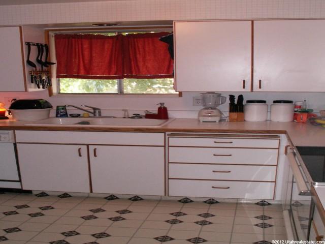 792 W 2300 N, Clinton, UT 84015 — photo 2