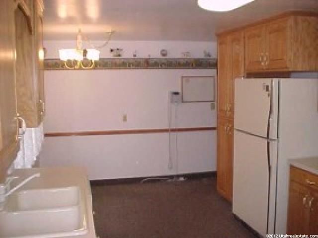 552 Lindsay St, Layton, UT 84041 — photo 2