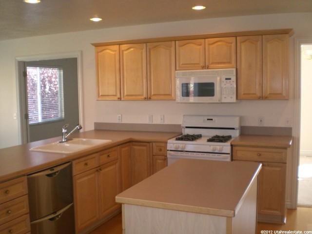 3938 N Evergreen Dr, Pleasant View, UT 84414 — photo 2