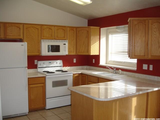869 W 1470 N, Clinton, UT 84015 — photo 3