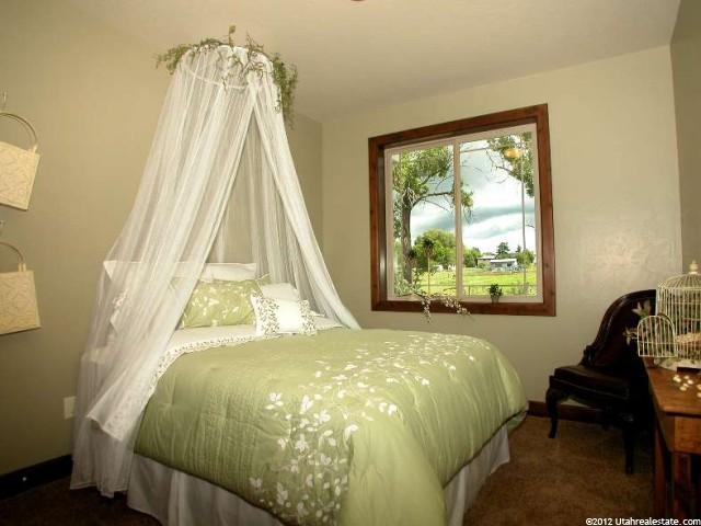 466 E 800 S, River Heights, UT 84321 — photo 9
