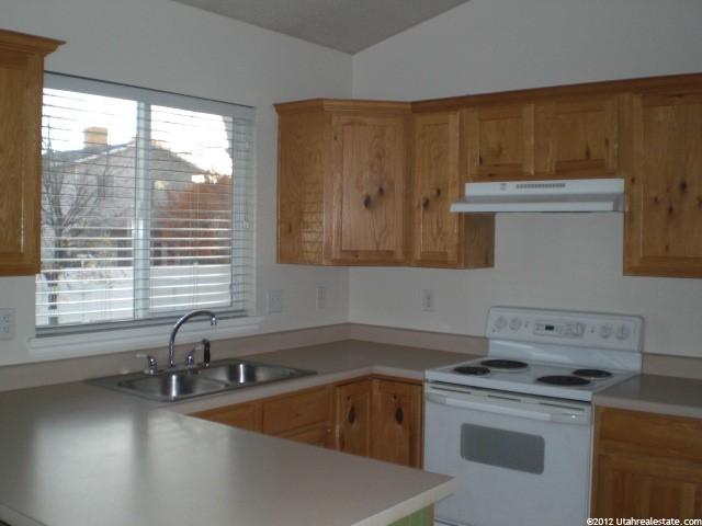 657 W 2025 N, Centerville, UT 84014 — photo 2
