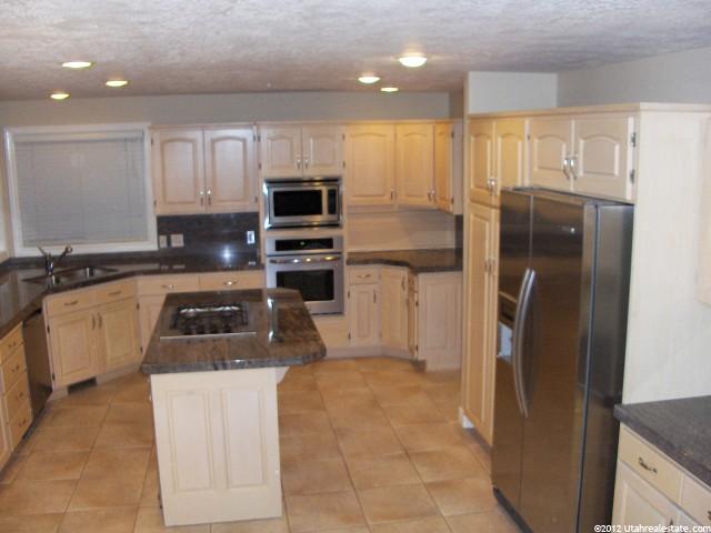 6434 S Crest Mount Dr, Holladay, UT 84121 — photo 2