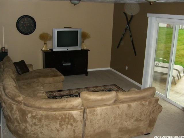 323 E 1375 N, Layton, UT 84041 — photo 4