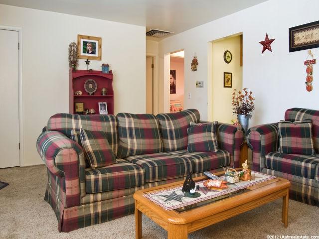 130 E Nicoletti Dr, Midvale, UT 84047 — photo 2