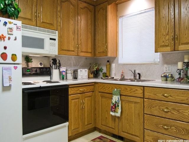 130 E Nicoletti Dr, Midvale, UT 84047 — photo 3