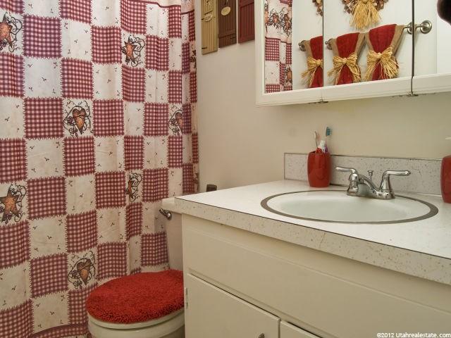 130 E Nicoletti Dr, Midvale, UT 84047 — photo 8