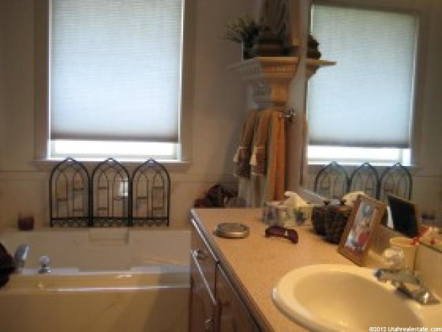 633 E 2475 N, North Ogden, UT 84414 — photo 7
