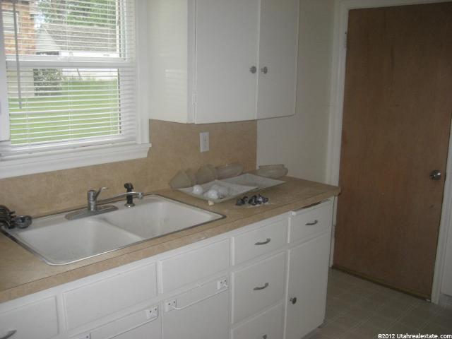 85 N Center St, Hyrum, UT 84319 — photo 9