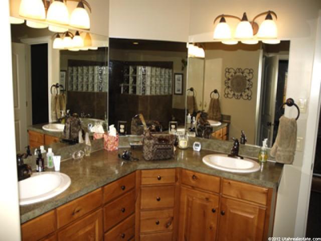 562 W 2810 S, Syracuse, UT 84075 — photo 6
