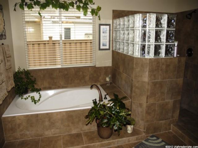 562 W 2810 S, Syracuse, UT 84075 — photo 7