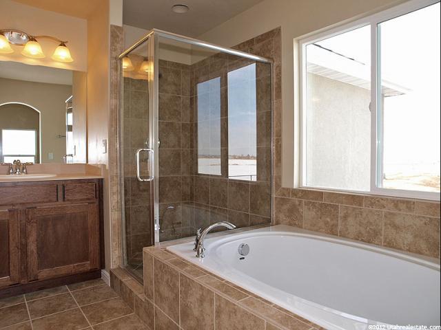2444 N Hooded Crane Cir, Clinton, UT 84015 — photo 8
