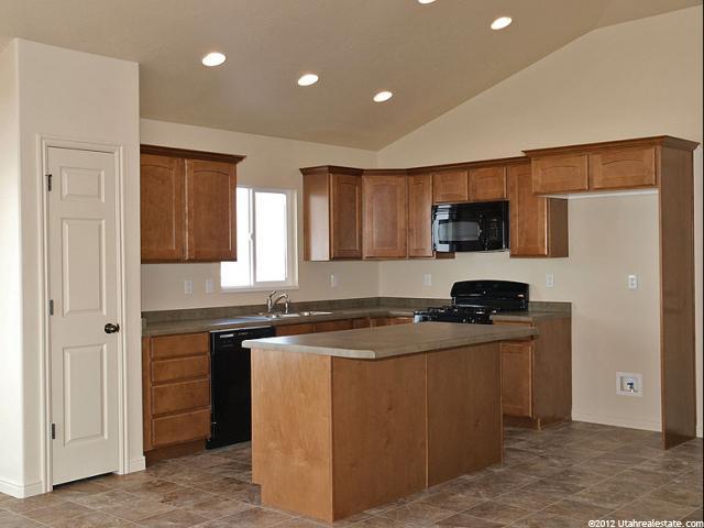 2433 N Hooded Crane Cir, Clinton, UT 84015 — photo 4