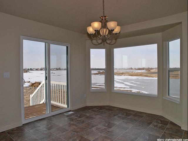 2433 N Hooded Crane Cir, Clinton, UT 84015 — photo 5