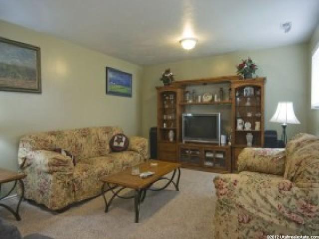 1944 N 1450 W, Clinton, UT 84015 — photo 9