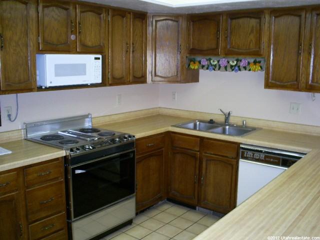 6582 S 1670 E, Holladay, UT 84121 — photo 2