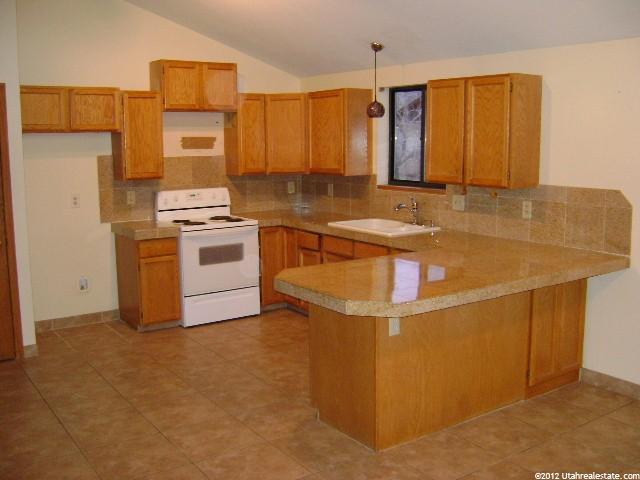 9521 S 2280 E, Sandy, UT 84092 — photo 2