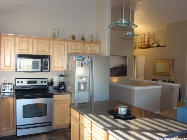 1404 N 2475 W, Clinton, UT 84015 — photo 4