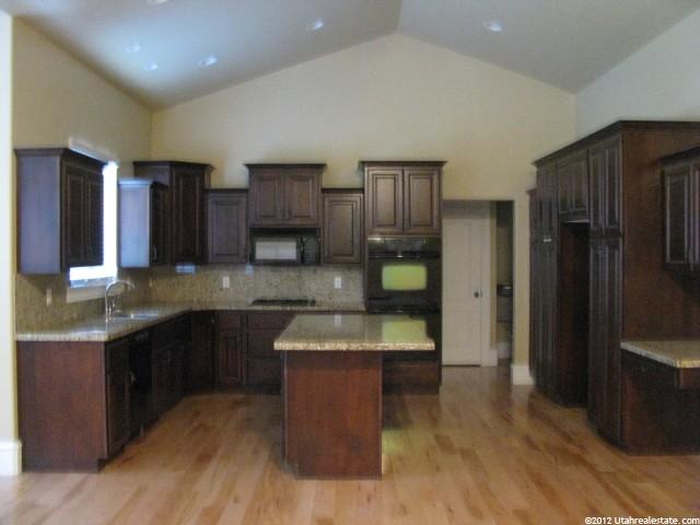696 W 2400 S, Syracuse, UT 84075 — photo 4
