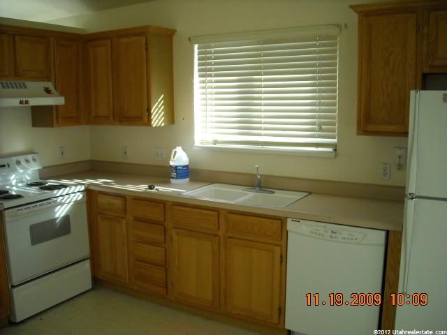 1374 N 2890 W, Clinton, UT 84015 — photo 2