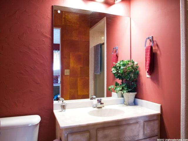 931 Green Oaks Dr, Bountiful, UT 84010 — photo 9