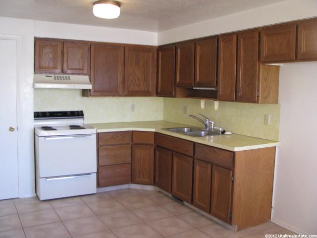 121 W 2100 N, Sunset, UT 84015 — photo 4