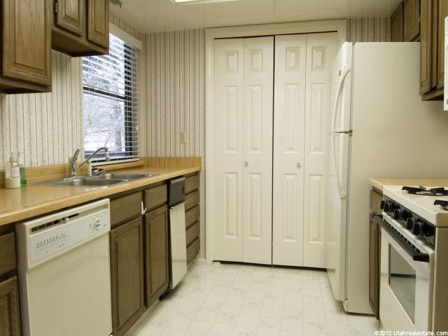 600 E Marshwood Ln #B, Murray, UT 84107 — photo 4