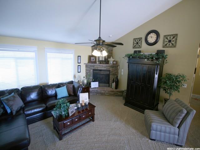 1028 N 1335 W, Clinton, UT 84015 — photo 2