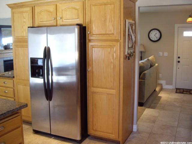 8689 S Ida Ln, Sandy, UT 84093 — photo 4