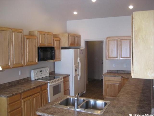 327 W 200 S, Annabella, UT 84711 — photo 4
