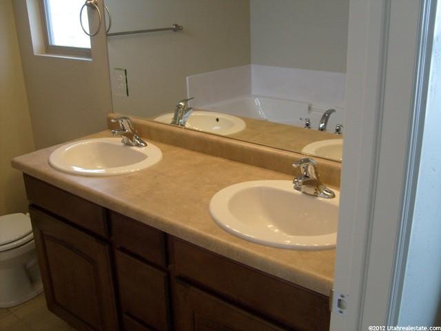 1378 W 2340 N, Clinton, UT 84015 — photo 6