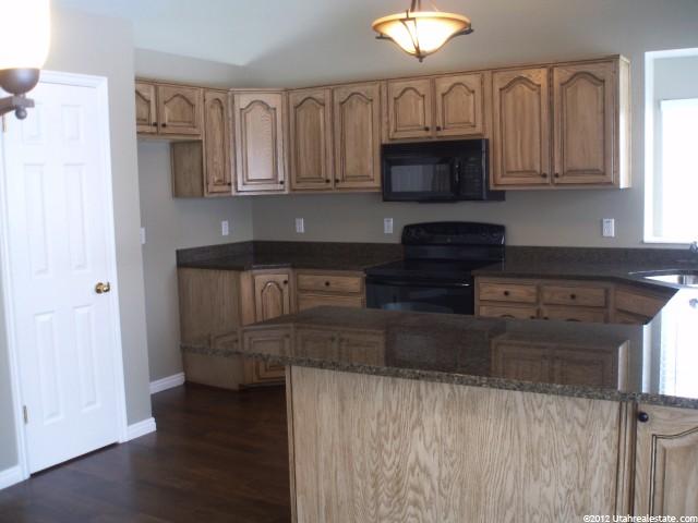 547 S 875 E, Layton, UT 84041 — photo 4