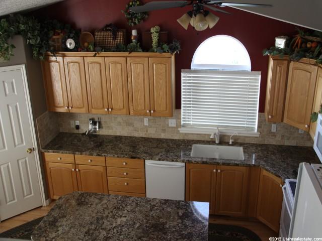 492 S 50 E, Kaysville, UT 84037 — photo 2