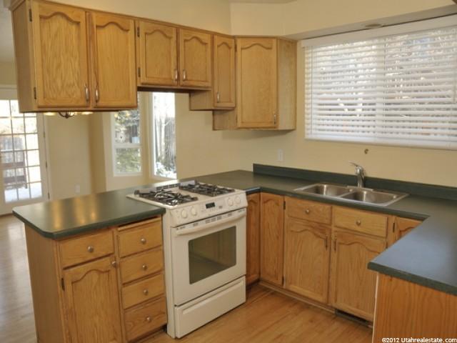 2479 E Glacier View Dr, Sandy, UT 84092 — photo 3