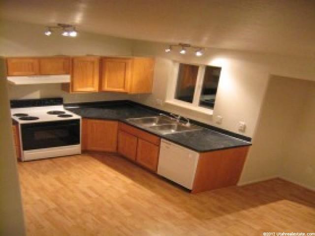 798 W 1420 N, Clinton, UT 84015 — photo 2