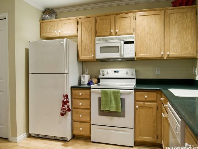 136 W 275 N, Centerville, UT 84014 — photo 7