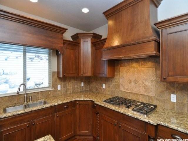 201 S Moss Hill Dr E, Bountiful, UT 84010 — photo 4