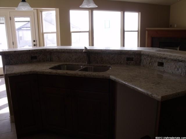 617 W Weaver Ln S, Layton, UT 84041 — photo 2