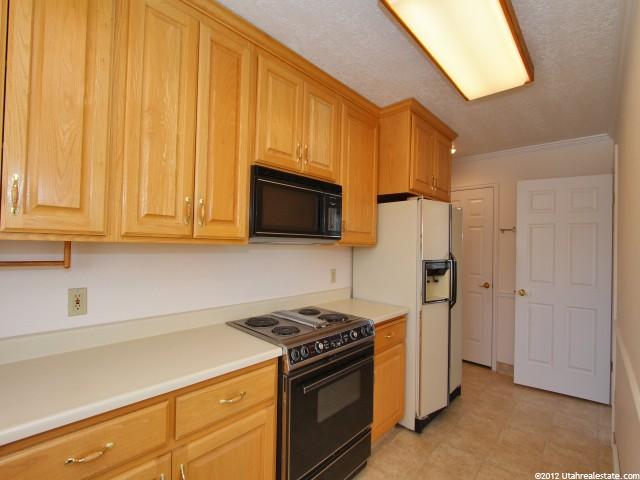 549 Splendor View Cir, Midvale, UT 84047 — photo 2