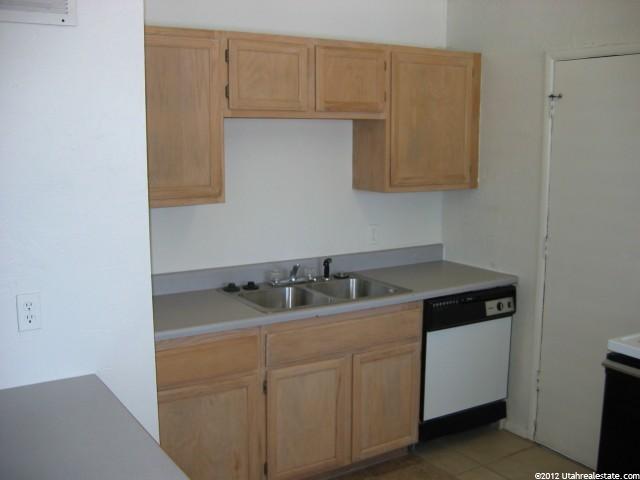 795 E Geranium St, Sandy, UT 84094 — photo 2