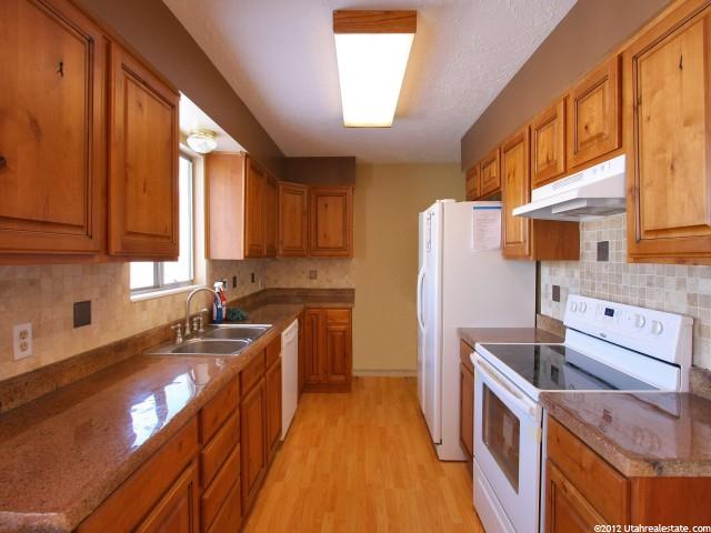 521 E Dawn Dr S, Sandy, UT 84070 — photo 2
