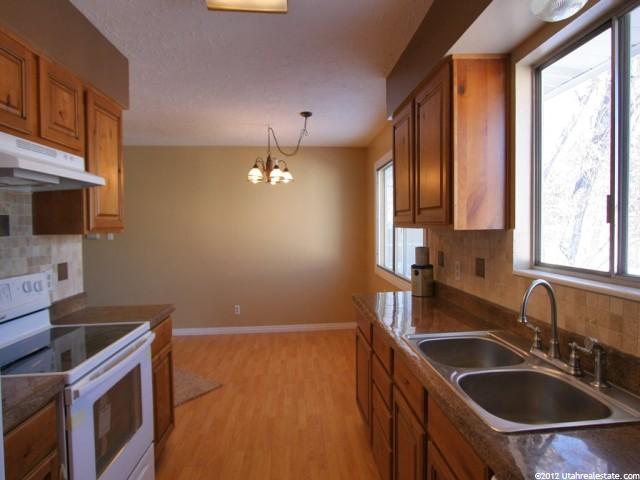 521 E Dawn Dr S, Sandy, UT 84070 — photo 3